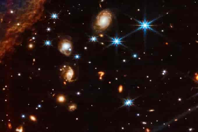 Photo du téléscope James Webb ! Regardez au centre. Une quête secondaire ? Une partie de l'Univers encore à découvrir ? Tant d'interrogations !