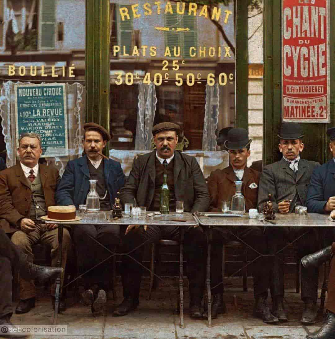 Clients du restaurant de l'Hôtel de Normandie à Paris, France - 1908. (Crédit :sebcolorisation)
