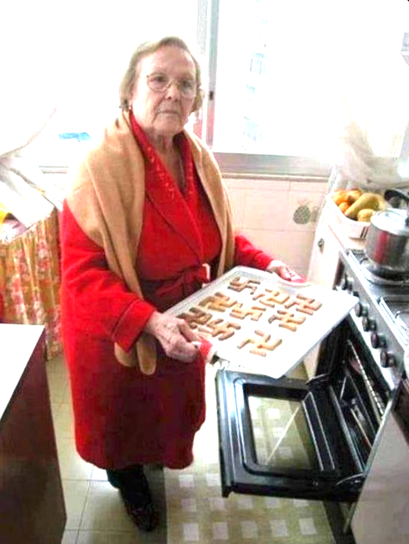 Mamie a préparé les biscuits de Noël, entre 39 et 45 min au four  et c'est prêt !