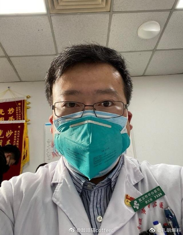 Il y a 4 ans, le 30 décembre 2019, le docteur Li Wenliang lançait une alerte sur un mystérieux virus dont étaient atteints plusieurs patients de l'hôpital de Wuhan... il mourra 39 jours plus tard.