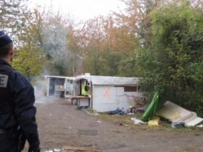 Grenoble : des jeunes mettent le feu à un camp de Roms dans le quartier Mistral