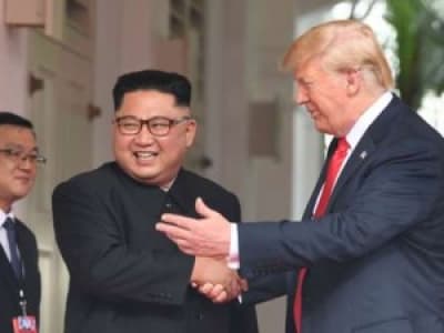 Poignée de main historique entre Donald Trump et Kim Jong-un
