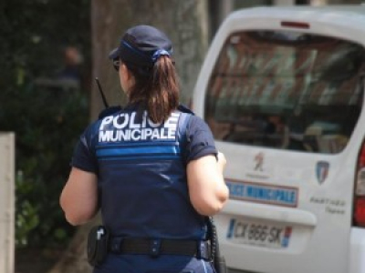 http://www.lefigaro.fr/actualite-france/2018/09/27/01016-20180927ARTFIG00190-rodez-le-chef-de-la-police-municipale-poignarde-a-mort.php