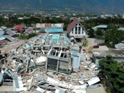 https://www.20minutes.fr/monde/2345551-20180930-video-indonesie-bilan-seisme-tsunami-monte-832-morts