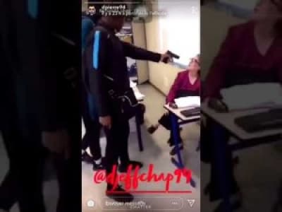 Dans le val de marne, un élève braque une arme sur sa professeur en plein cours