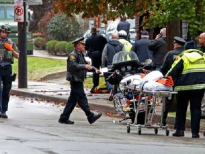 https://www.lemonde.fr/ameriques/article/2018/10/27/etats-unis-plusieurs-victimes-dans-une-fusillade-pres-d-une-synagogue-a-pittsburgh_5375554_3222.html?xtor=RSS-3208