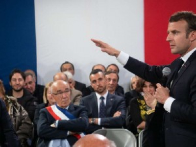 https://www.lemonde.fr/politique/article/2019/04/09/lrm-prepare-deja-le-financement-de-la-campagne-presidentielle-de-macron-en-2022_5447663_823448.html