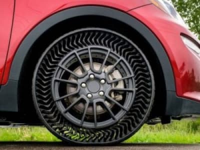 Prototype de pneu Michelin increvable fonctionnent sans air comprimé.