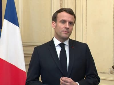 Macron exhorte les entreprises et les salariés à poursuivre leur activité
