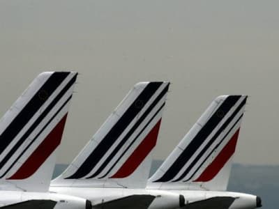 Air France: deux pilotes suspendus après une bagarre dans le cockpit en plein vol
