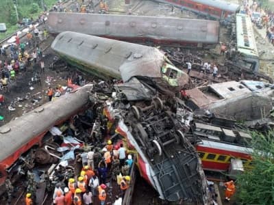 Accident de train en Inde. Au moins 300 morts et 850 blessés.