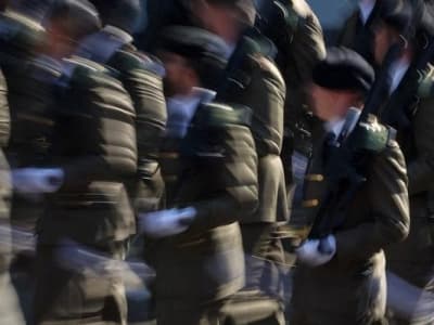 Loi sur les trans en Espagne : des soldats changent de genre... pour augmenter leur salaire