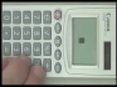 Jouer à Tetris sur une calculatrice.