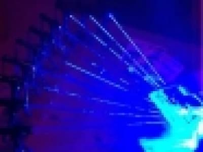 les lasers du Death Star petit format couleur bleu brûlent sur terre